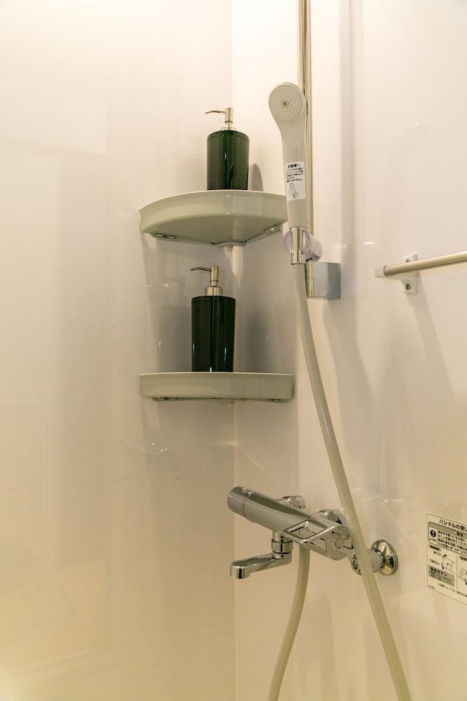 一棟貸し バスルームのシャワー0 | 京と家月の湯美華夜庵
