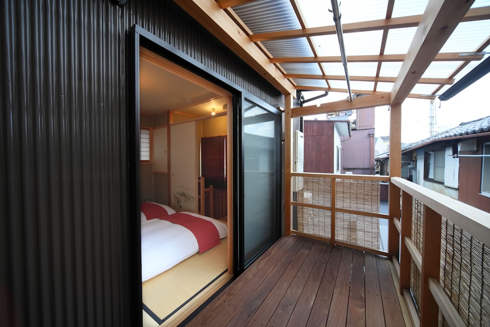 一棟貸し バルコニー2 | 京町家 祇園 宮川邸