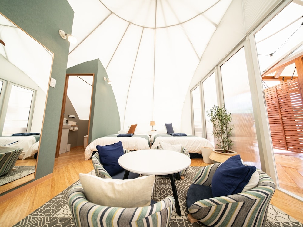 [レインドロップ] 雨粒型が可愛いテント (トイレ, シャワー付) 禁煙 客室3 | グランエレメント