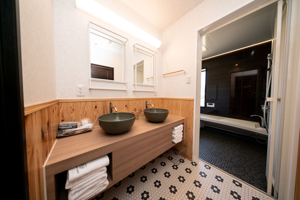 [ヴィラ] 2階建てロフトハンモック付 (トイレ, ジャグジー付) 禁煙 バスルーム1 | グランエレメント