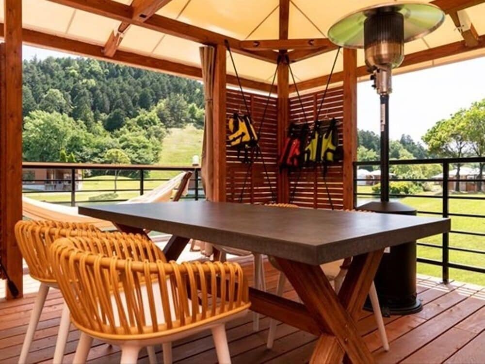 [レインドロップ] 雨粒型が可愛いテント (トイレ, シャワー付) 禁煙 テラス / パティオ0 | グランエレメント