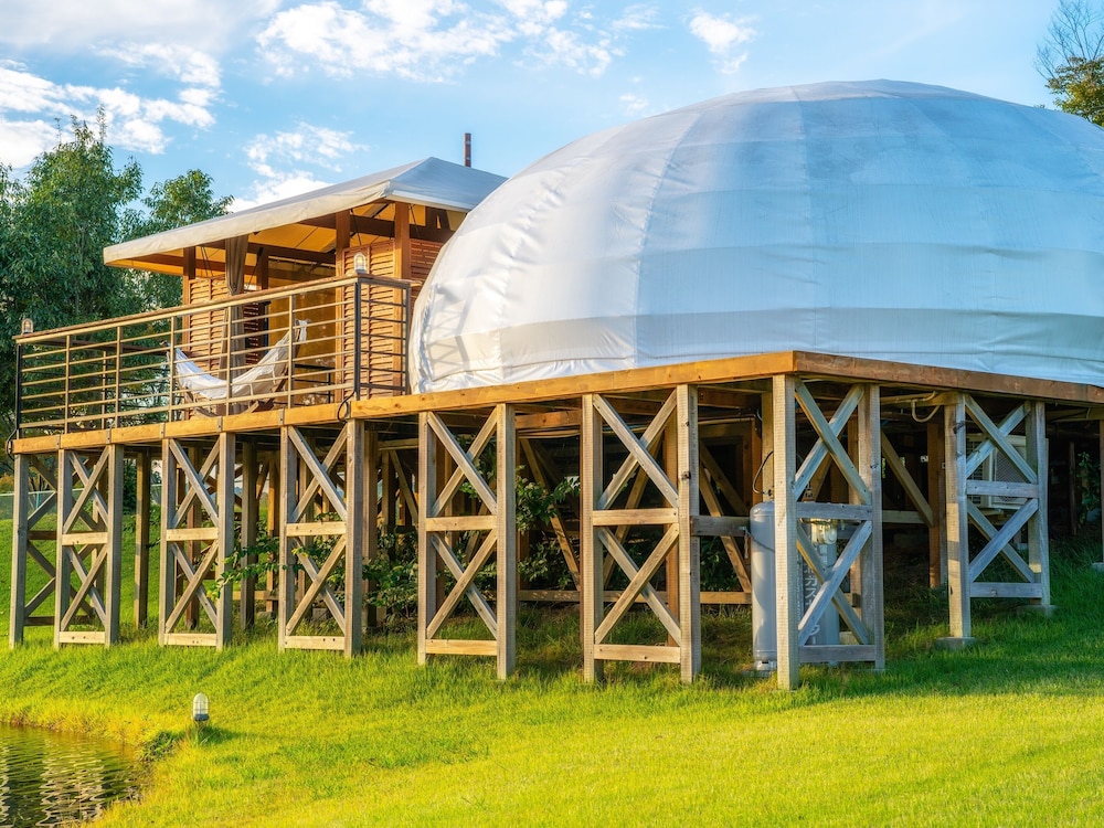 [レインドロップ] 雨粒型が可愛いテント (トイレ, シャワー付) 禁煙 客室2 | グランエレメント