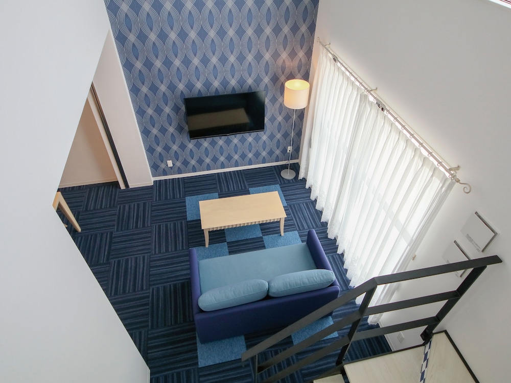 メゾネットスイート リビング エリア0 | ホテル チュラビスタ瀬長