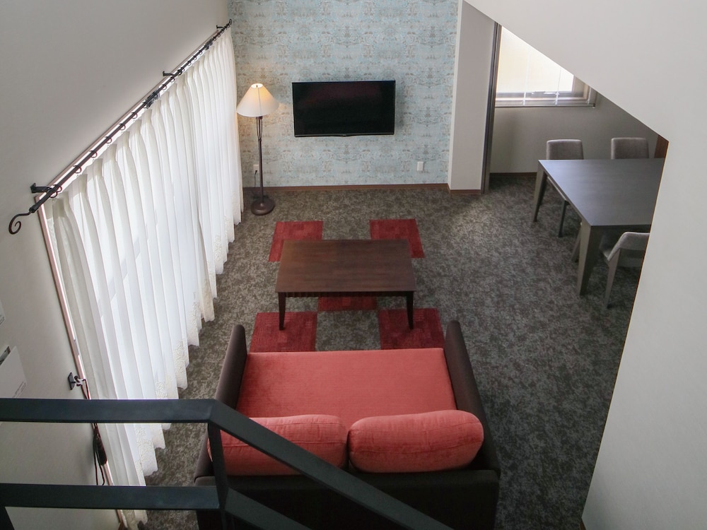 ジャパニーズメゾネットスイート　プレミアム リビング エリア0 | ホテル チュラビスタ瀬長