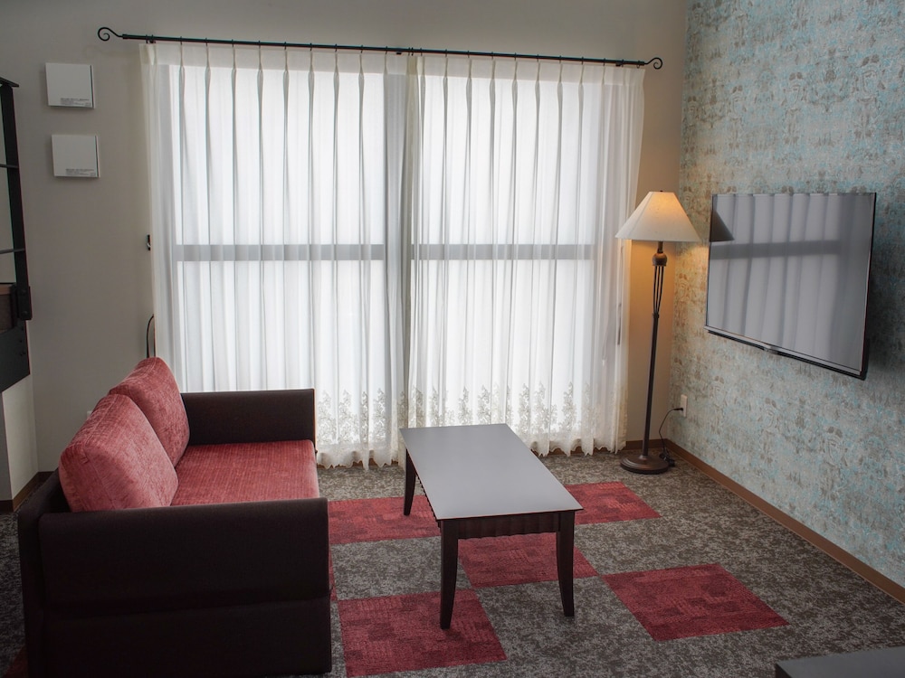 ジャパニーズメゾネットスイート　プレミアム リビング エリア1 | ホテル チュラビスタ瀬長