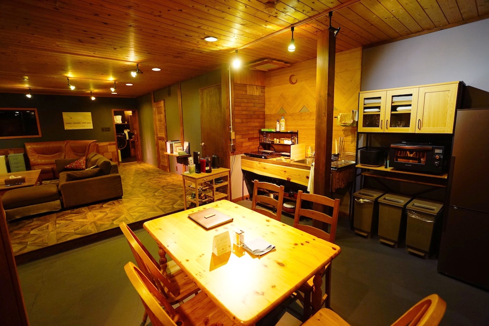一棟貸し 客室内のダイニングエリア0 | HAKUBA Lodge OMUSUBI