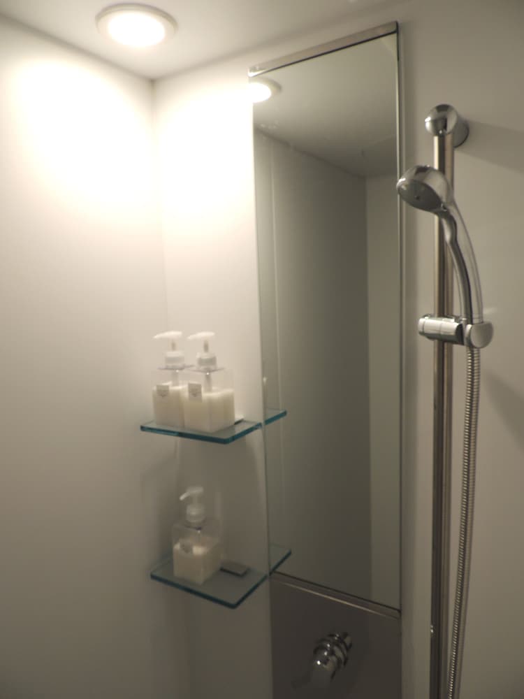 スタンダード トリプルルーム オーシャンビュー バルコニー付き バスルーム0 | ウミノヤド海風