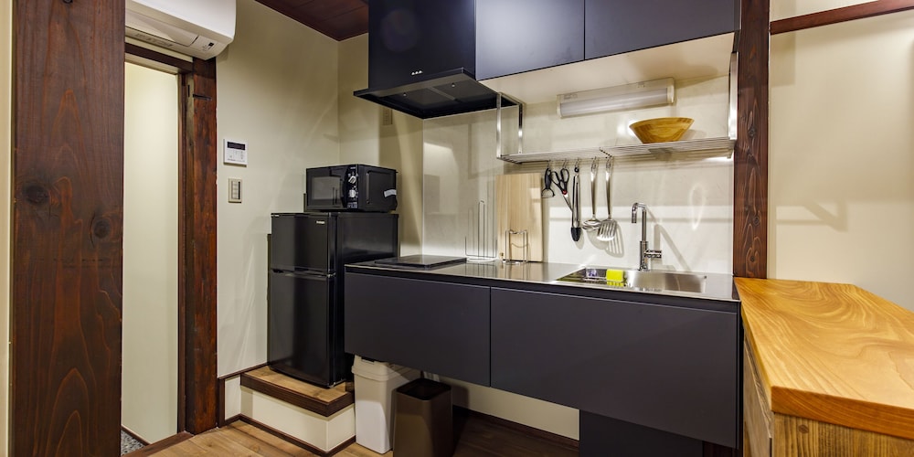 (金魚)3人部屋1ソファーベッドルームハウス 禁煙 専用キッチン0 | Wow! KANAZAWA STAY