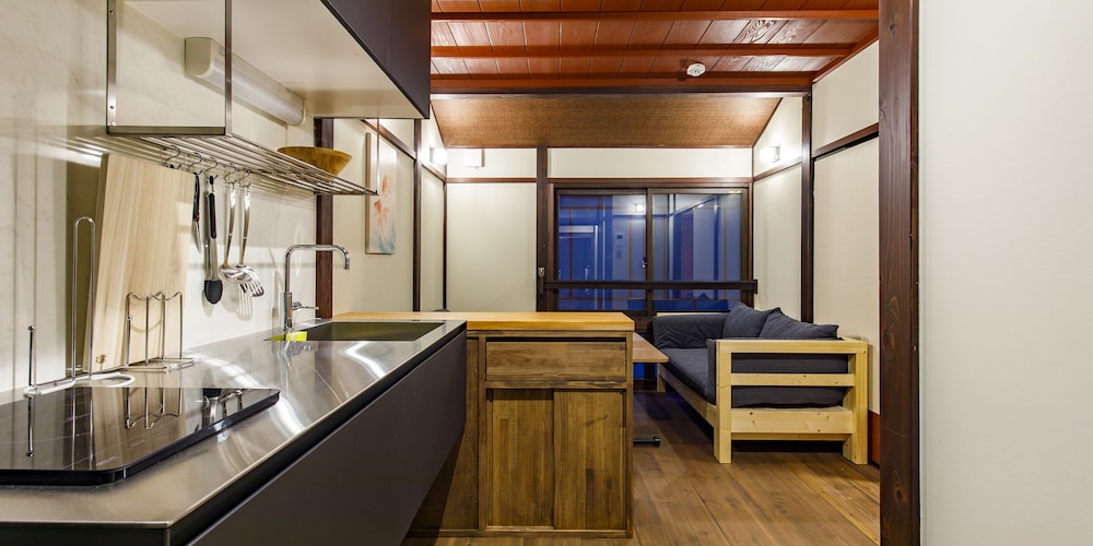 (金魚)3人部屋1ソファーベッドルームハウス 禁煙 客室1 | Wow! KANAZAWA STAY