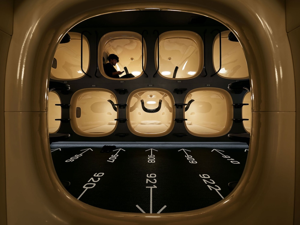 割引 スリーピングポッド 2部屋 禁煙（男性用） 客室2 | ナインアワーズ名古屋駅