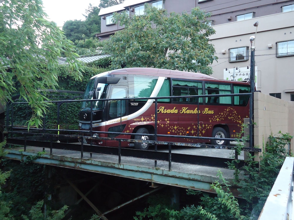 RV またはトラック用駐車場1 | ホテル有馬香花園