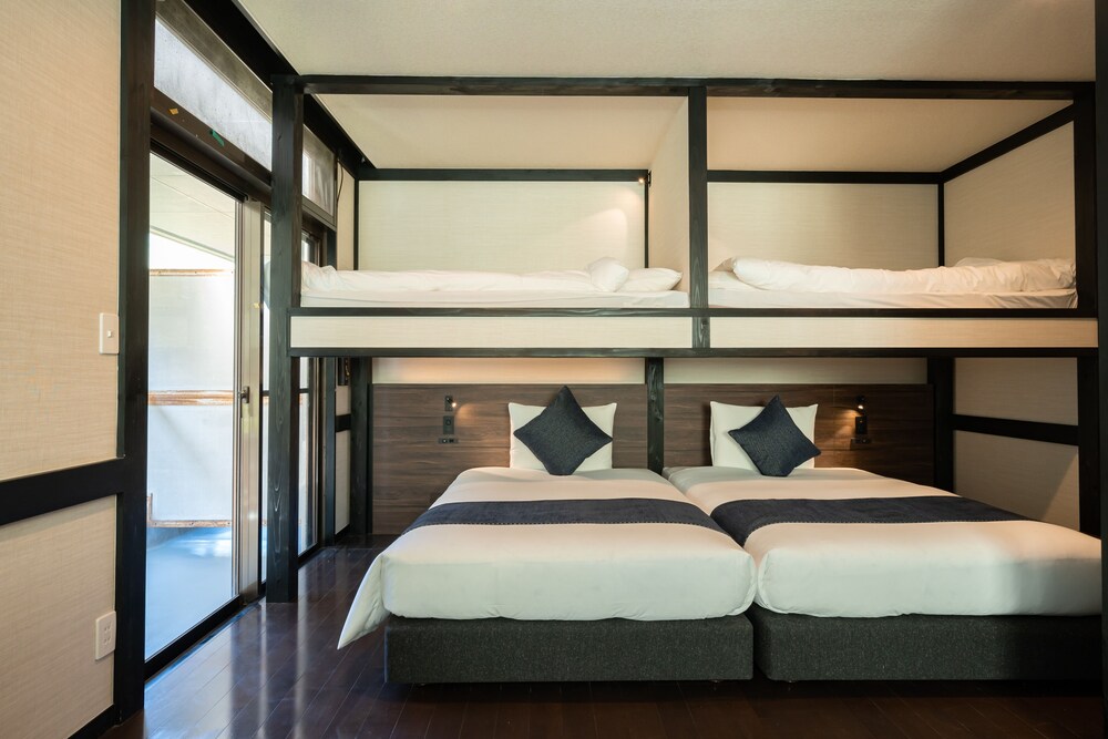 ファミリールーム バルコニー＆専用バスルーム付 禁煙 客室1 | そこくらの湯つたや旅館