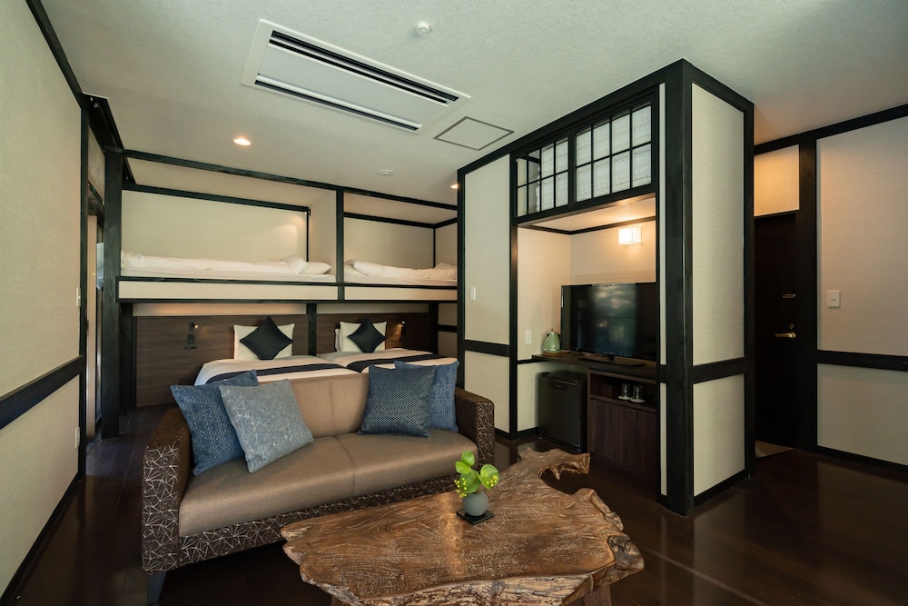 ファミリールーム バルコニー＆専用バスルーム付 禁煙 | そこくらの湯つたや旅館