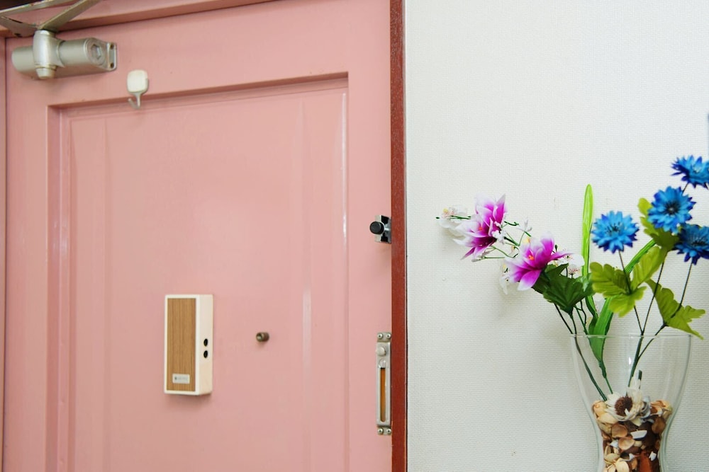 内部エントランス1 | Namba Sunny and Comfortable Apartment