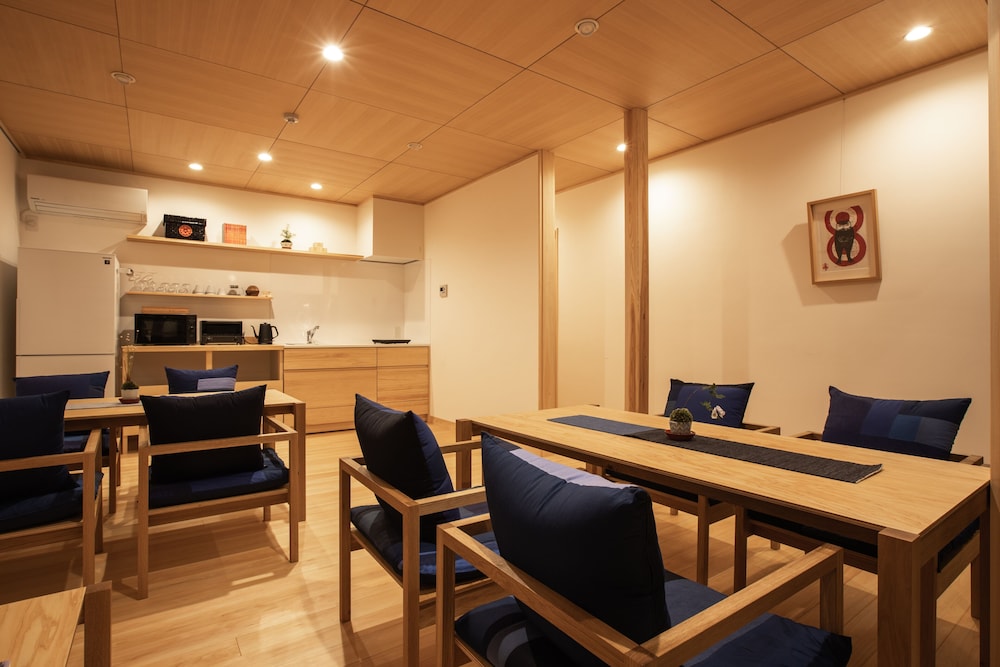 織の間 露天風呂付専用バスルーム リビング エリア0 | 宿坊 観音院