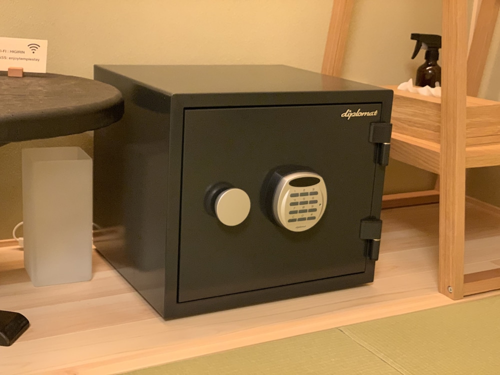 織の間 露天風呂付専用バスルーム セーフティボックス0 | 宿坊 観音院