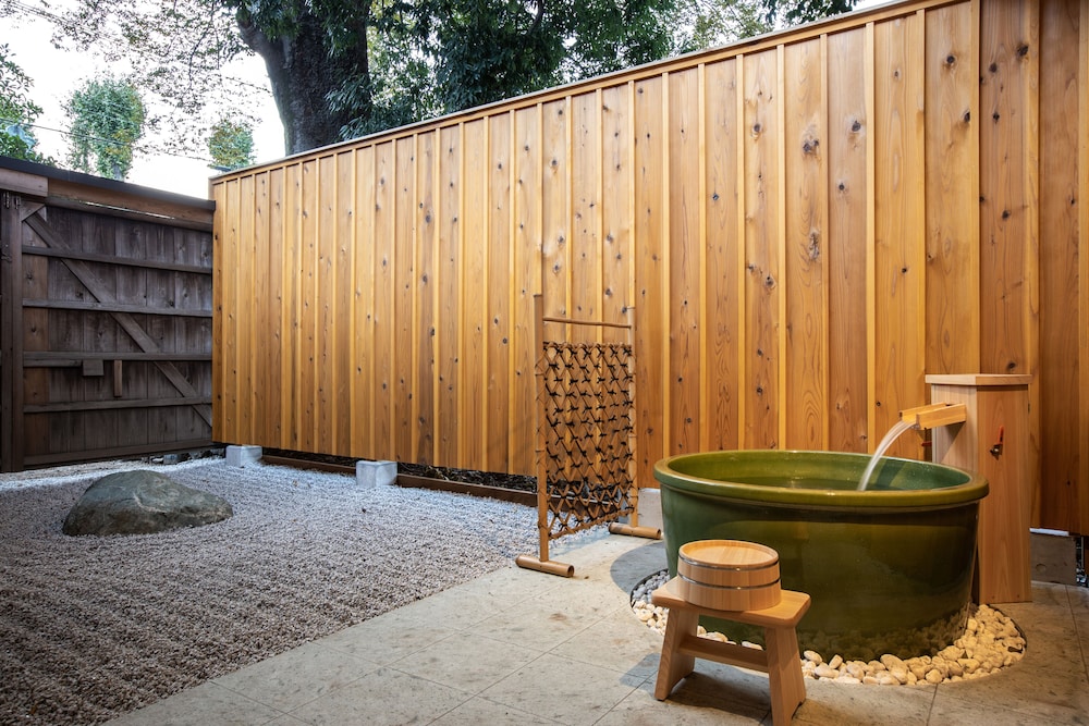 織の間 露天風呂付専用バスルーム バスルーム1 | 宿坊 観音院