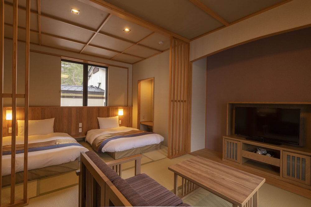 (月の坐) 和洋室 天然温泉檜内風呂 ２階 客室1 | 湯けむりの宿 稲住温泉