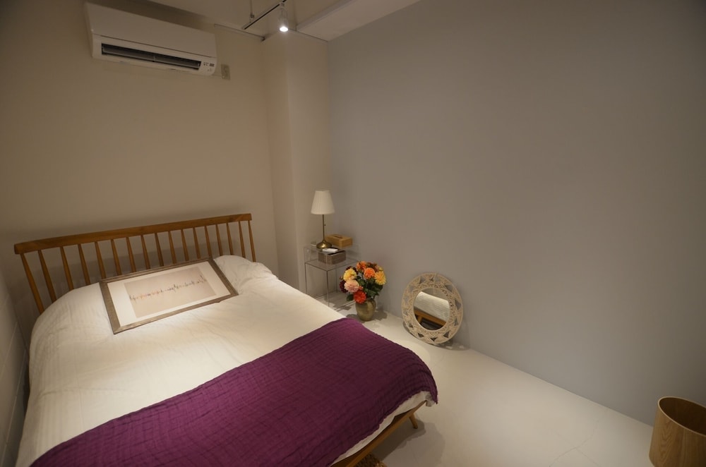 ダブルルーム (HISA-I) 客室1 | レステル那覇