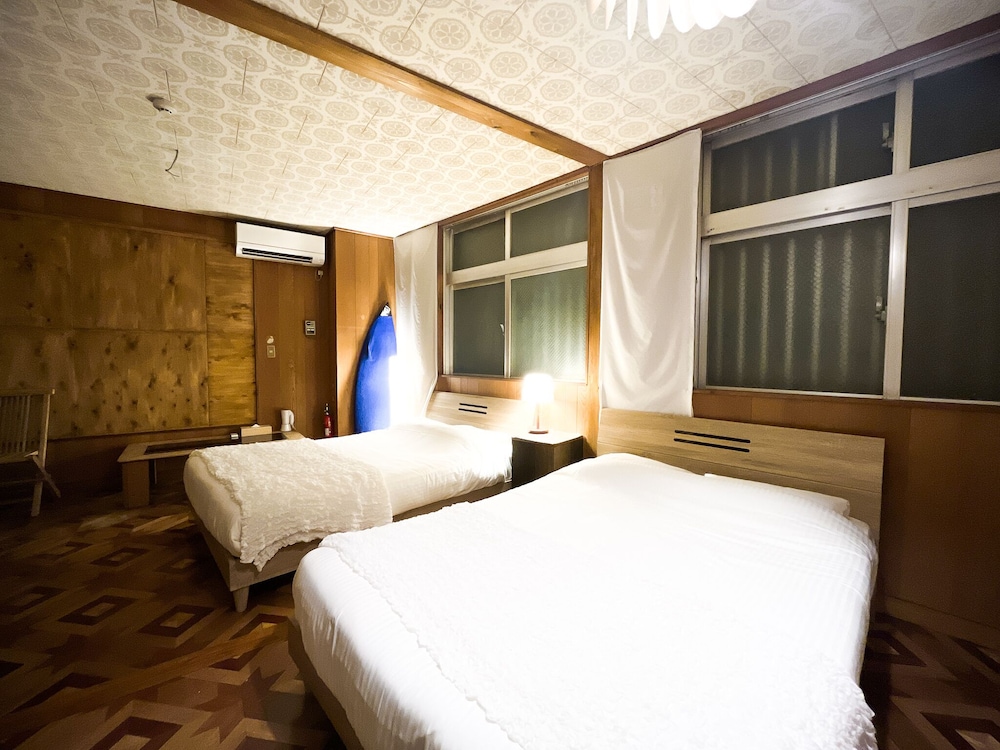 ツインルーム ダブルベッド 2 台 禁煙 専用バスルーム | レステル那覇