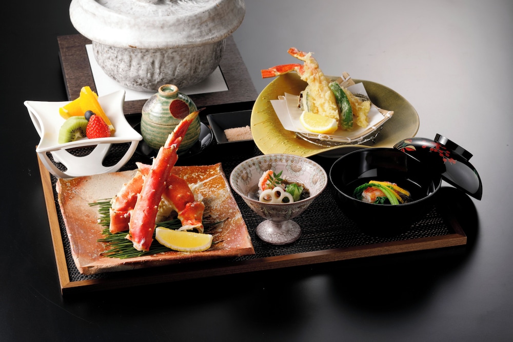 スーペリアツインルーム - 下鴨茶寮蟹御膳夕食 / ブッフェ朝食付 | ポルトム インターナショナル 北海道