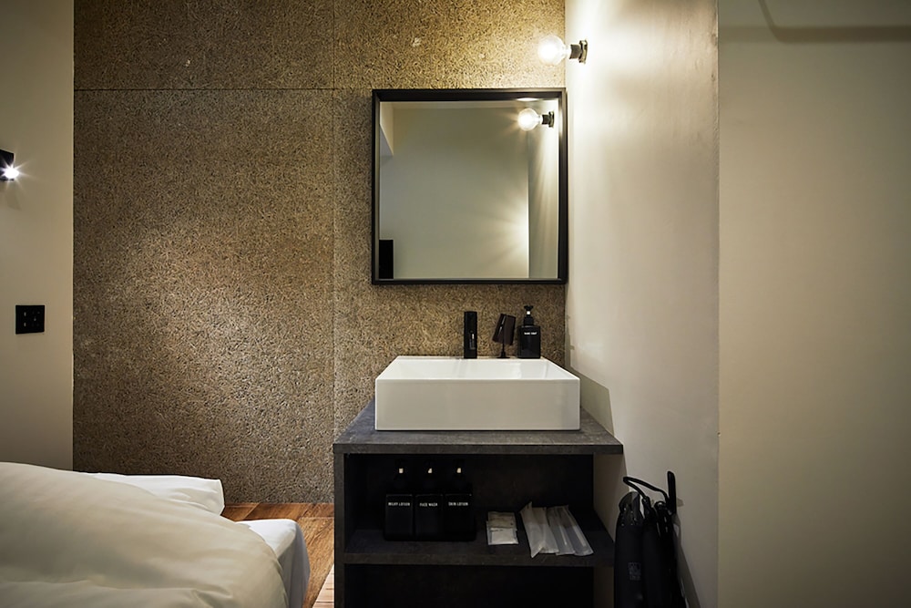 ダブルルーム ダブルベッド 1 台 禁煙 客室の設備とサービス8 | mizuka Imaizumi 4 - unmanned hotel -