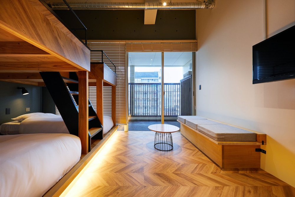 スタンダード 4 人部屋 ベッド (複数台) 禁煙 テラス 客室2 | mizuka Daimyo 6 - unmanned hotel -