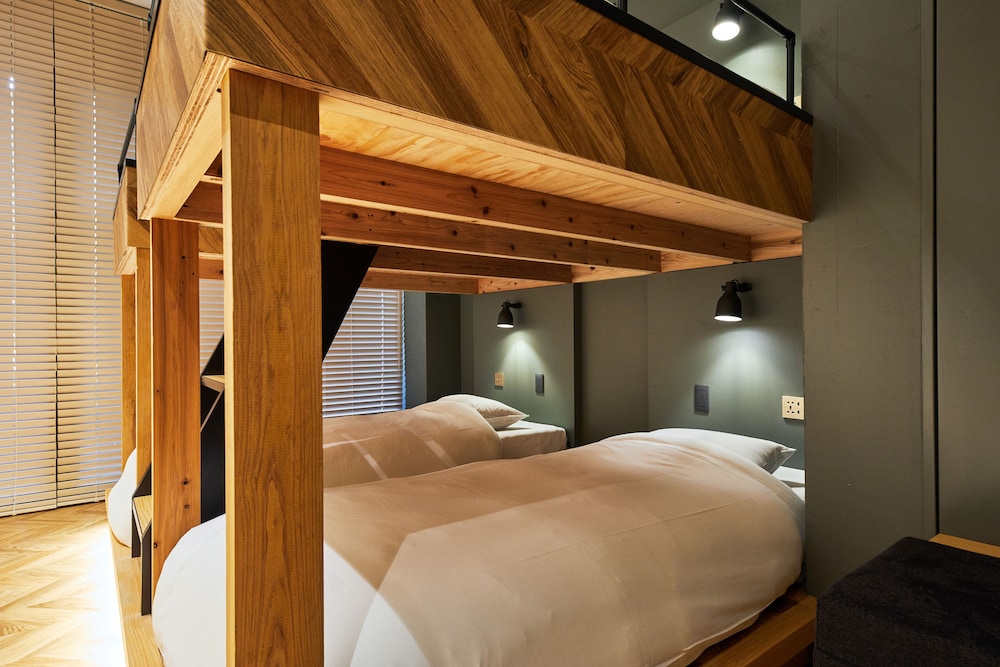 スーペリア 4 人部屋 ベッド (複数台) 禁煙 テラス 客室1 | mizuka Daimyo 6 - unmanned hotel -