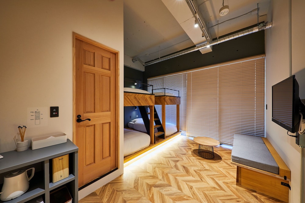 スタンダード 4 人部屋 ベッド (複数台) 禁煙 テラス 客室4 | mizuka Daimyo 6 - unmanned hotel -