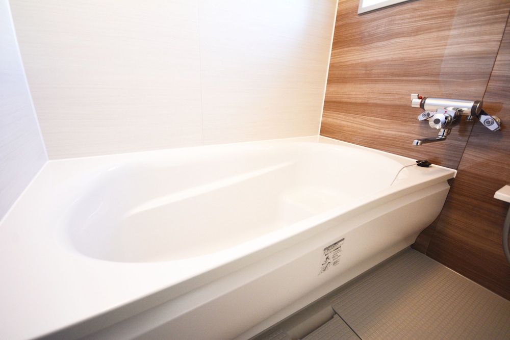 ダブルルーム バスルーム1 | Residence Hotel Hakata 20