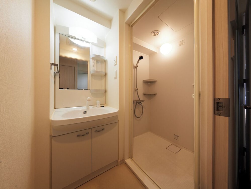 ダブルルーム バスルーム1 | Residence Hotel Hakata 20