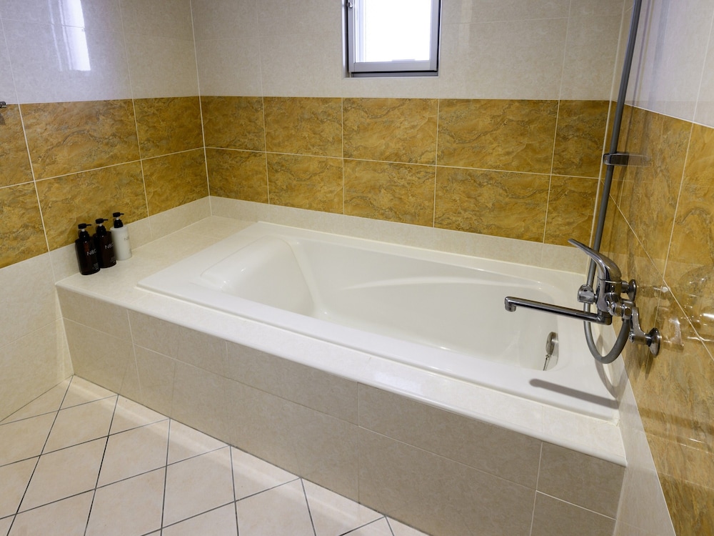 [別邸] クローバー 禁煙 バスルーム0 | アクアパレス北谷 by コルディオプレミアム