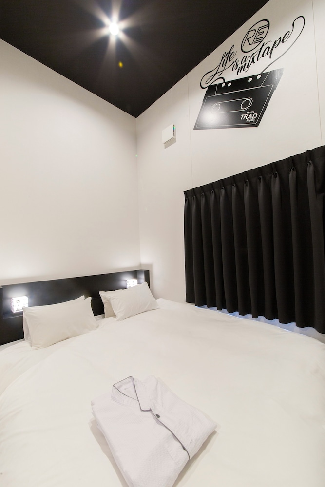 禁煙 デラックスダブル 170㎝幅ベッド1台 17平米 2名様迄 客室6 | HOTEL TRAD Replay