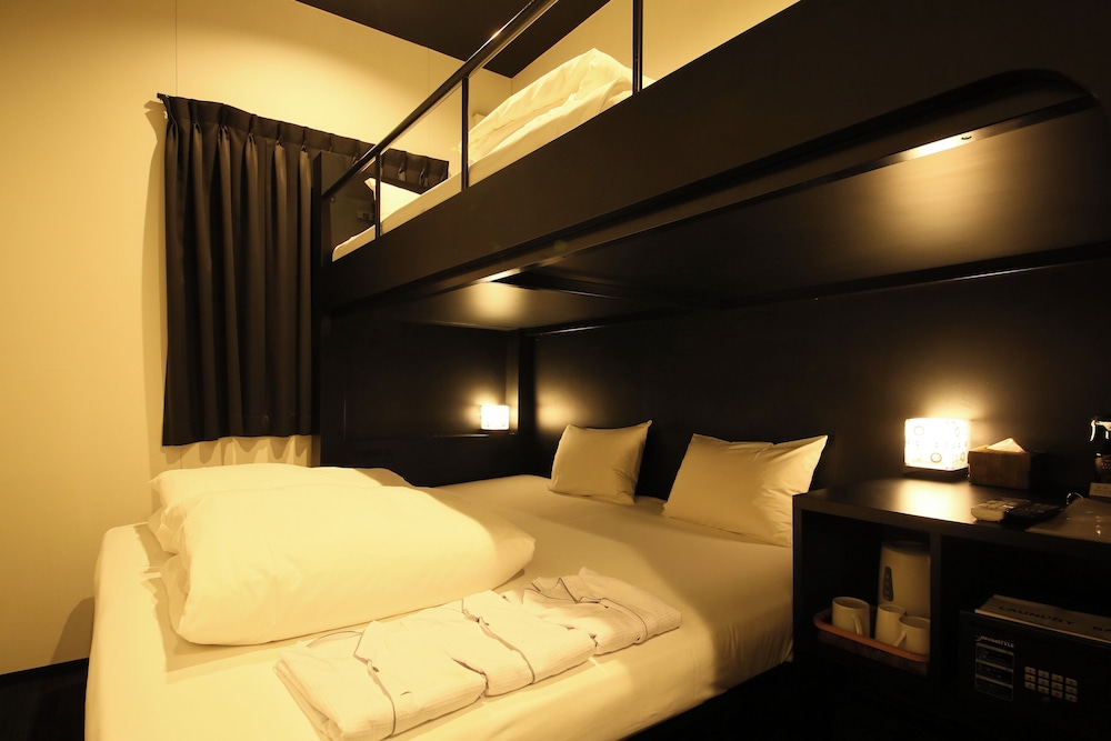 禁煙 トリプルロフト シングル2台 - ロフト上部1台 12平米 3名様迄 | HOTEL TRAD Replay