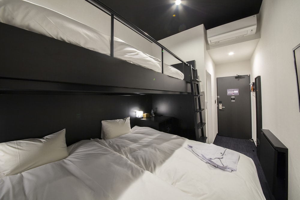 禁煙 トリプルロフト シングル2台 - ロフト上部1台 12平米 3名様迄 客室3 | HOTEL TRAD Replay