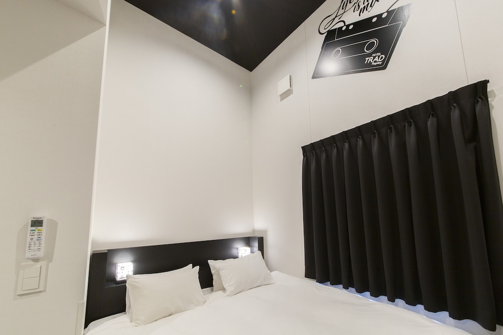 禁煙 デラックスダブル 170㎝幅ベッド1台 17平米 2名様迄 客室3 | HOTEL TRAD Replay