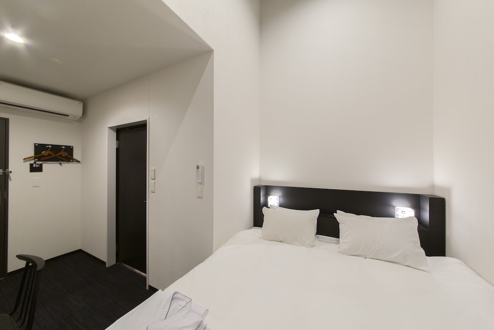 禁煙 デラックスダブル 170㎝幅ベッド1台 17平米 2名様迄 客室4 | HOTEL TRAD Replay