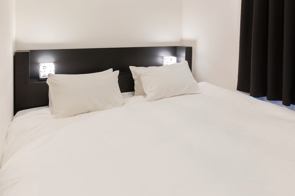 禁煙 デラックスダブル 170㎝幅ベッド1台 17平米 2名様迄 客室5 | HOTEL TRAD Replay