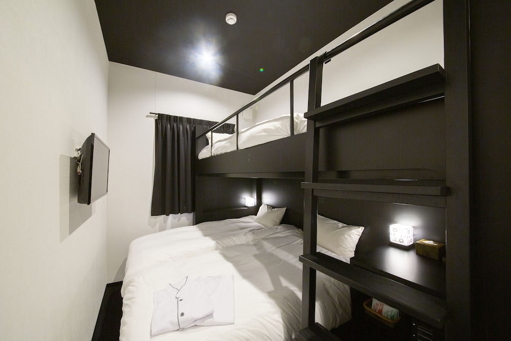 禁煙 トリプルロフト シングル2台 - ロフト上部1台 12平米 3名様迄 客室2 | HOTEL TRAD Replay