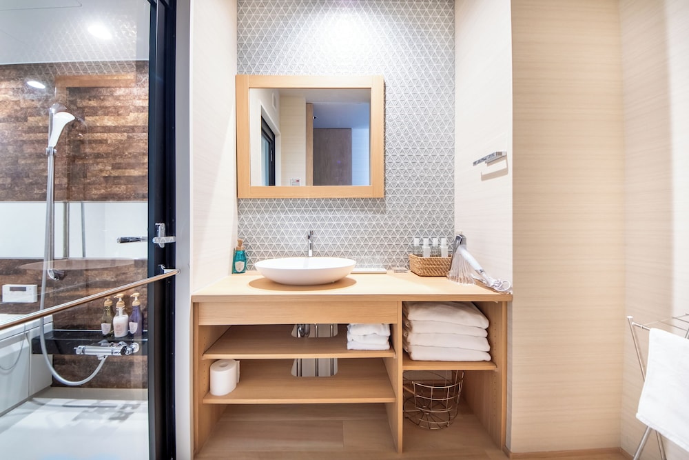 ダブルルーム ダブルベッド 2 台 バスルーム2 | Hotel 楢の葉守