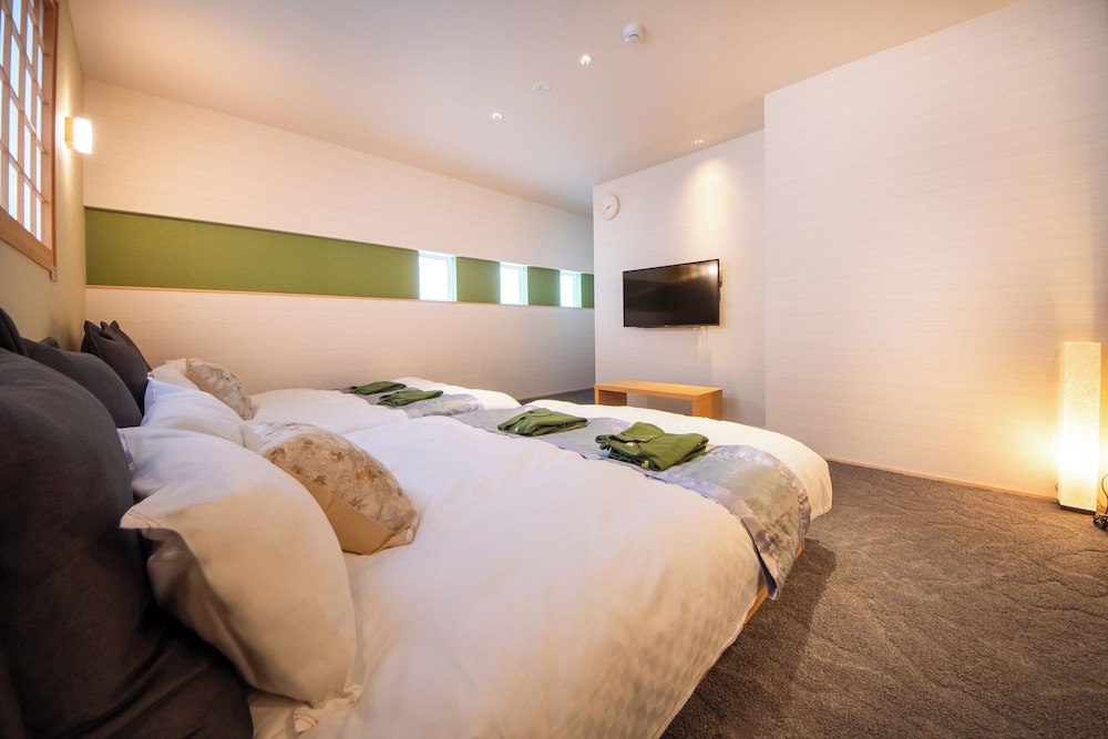 ダブルルーム ダブルベッド 2 台 客室11 | Hotel 楢の葉守