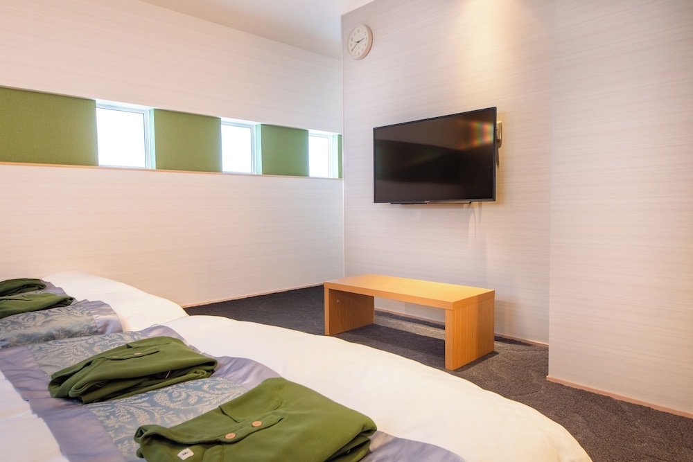 ダブルルーム ダブルベッド 2 台 客室10 | Hotel 楢の葉守