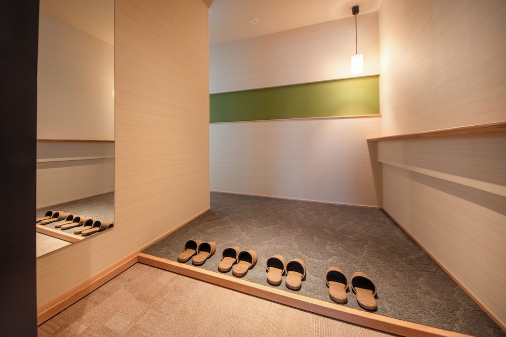 ダブルルーム ダブルベッド 2 台 客室6 | Hotel 楢の葉守