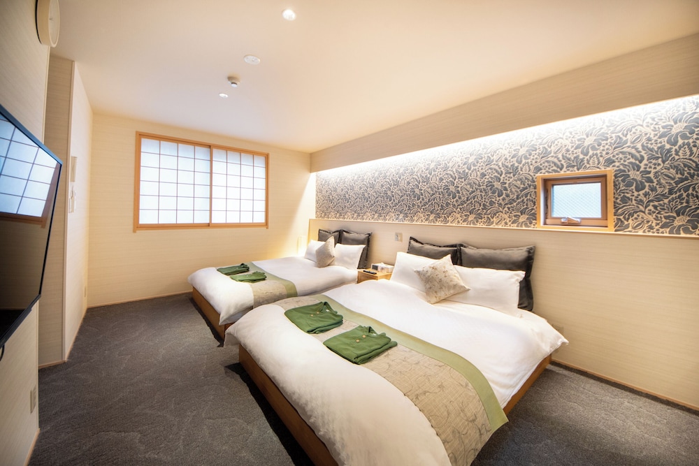 ダブルルーム ダブルベッド 2 台 客室1 | Hotel 楢の葉守