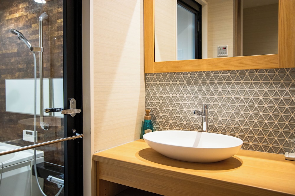 ダブルルーム ダブルベッド 2 台 バスルーム4 | Hotel 楢の葉守