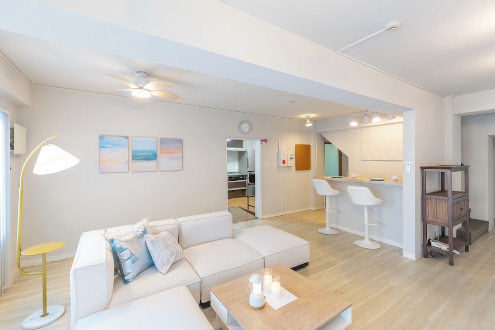 別荘 リビング エリア4 | 白浜ホワイト ビーチ ハウス