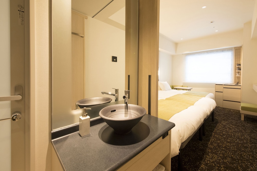 トリプル バスルームのシンク0 | ホテル八重の翠東京