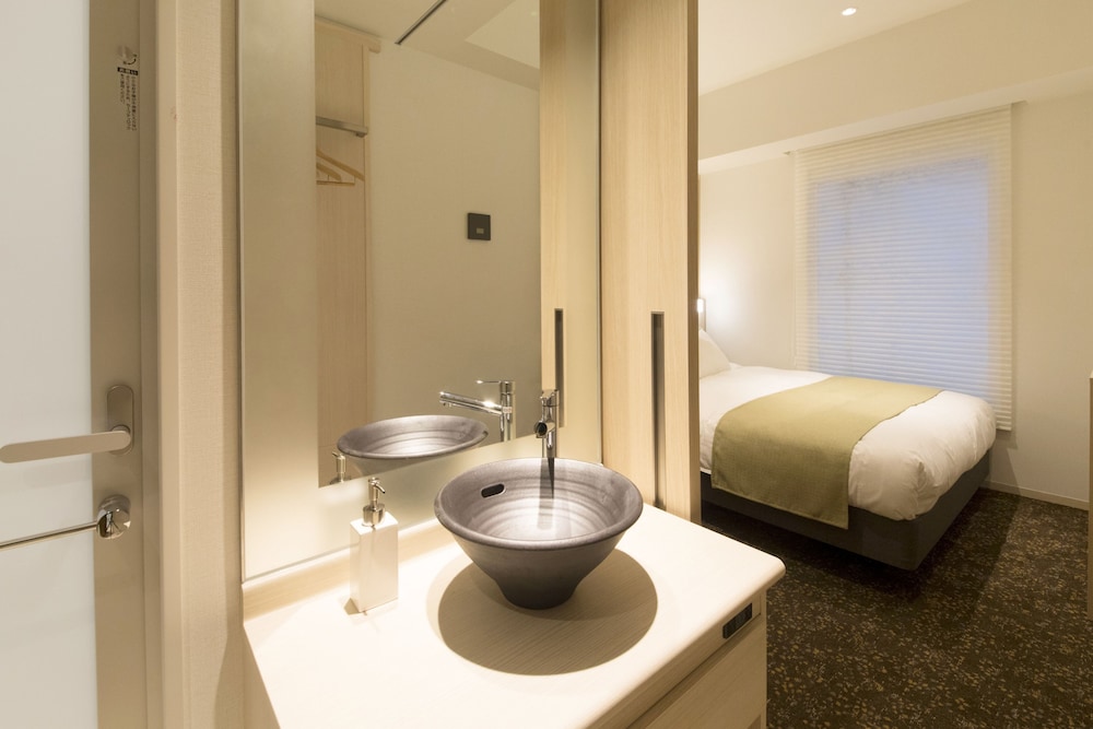 モデレートダブル バスルームのシンク0 | ホテル八重の翠東京