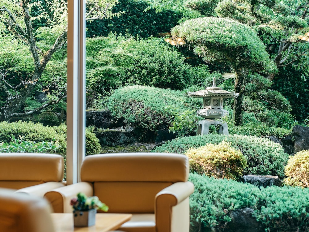 庭園1 | 亀の井ホテル 富田林