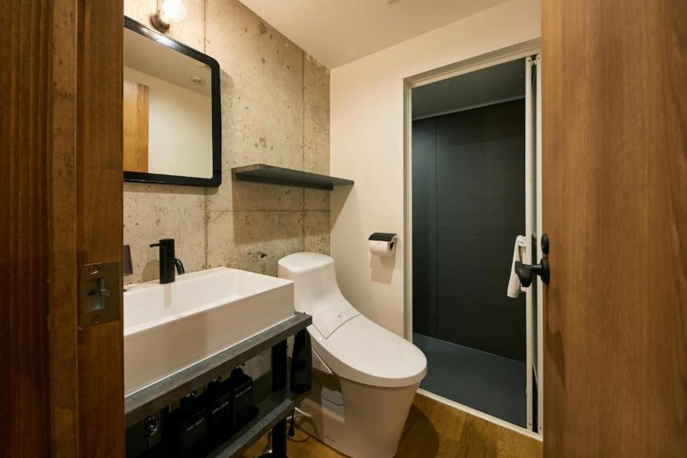 コンフォート 4 人部屋 ベッド (複数台) 禁煙 バスルーム1 | mizuka Nakasu 5 - unmanned hotel -